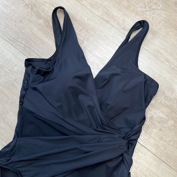 MIRACLESUIT Twisted Sister Esmerlda One-Piece Swimsuit BLACK SIZE 16 NEW.  0472 - Picture 5 of 6